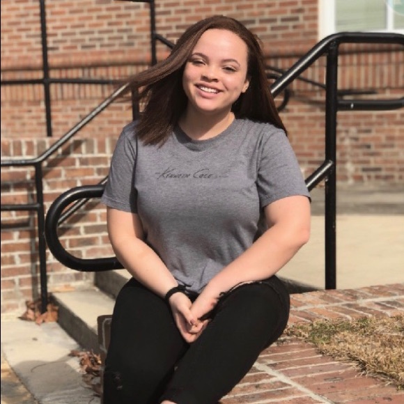 Meet your Posher, Alexadria - Picture 1 of 1